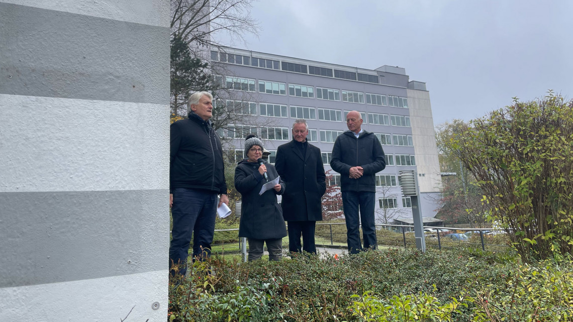 Karin Heinzler und drei weitere Personen beim Spatenstich 2025.